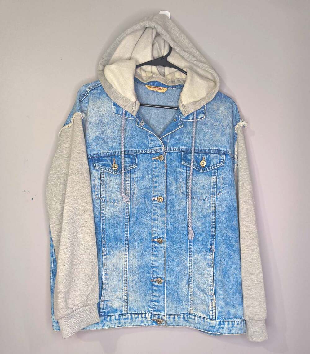 Highway women's Size XL Blue Gray Hooded sweat Jean Jacket Button Front Pockets